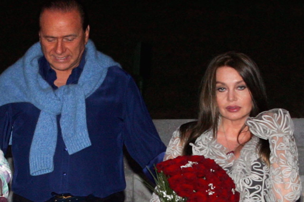 Fotomontaggio berlusconi vestito da papa 84 Fotomontaggio berlusconi vestito da papa 72