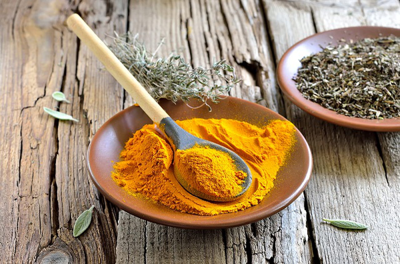 maschera viso alla curcuma per la pelle luminosa maschera viso alla curcuma per la pelle luminosa