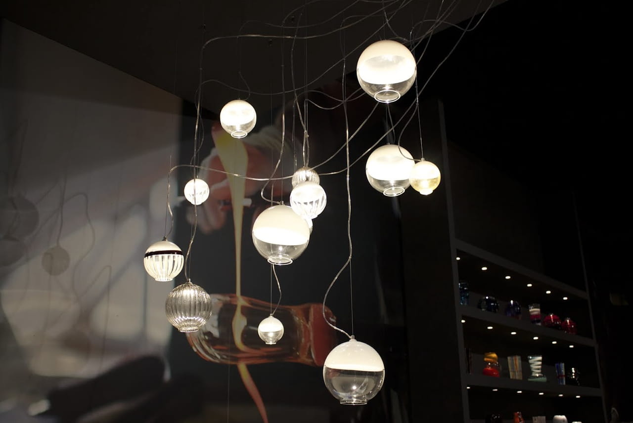 Lampadari preziosi: la luce che arreda