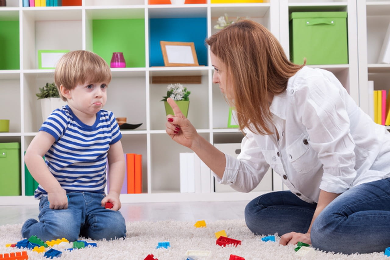 تصرفات خاطئة ينهى عنها علماء التربية 841423