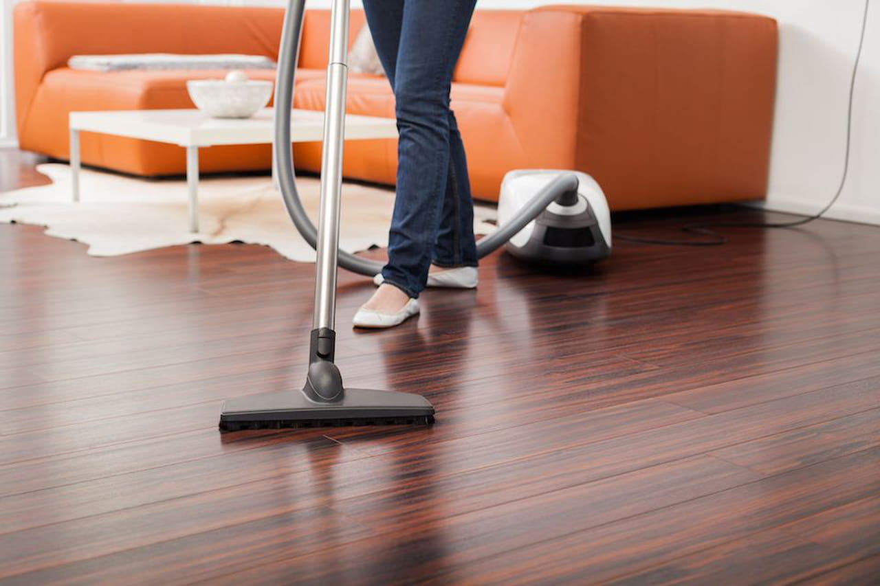 Come pulire il parquet: istruzioni per legni verniciati, oliati e cerati Come pulire il parquet verniciato