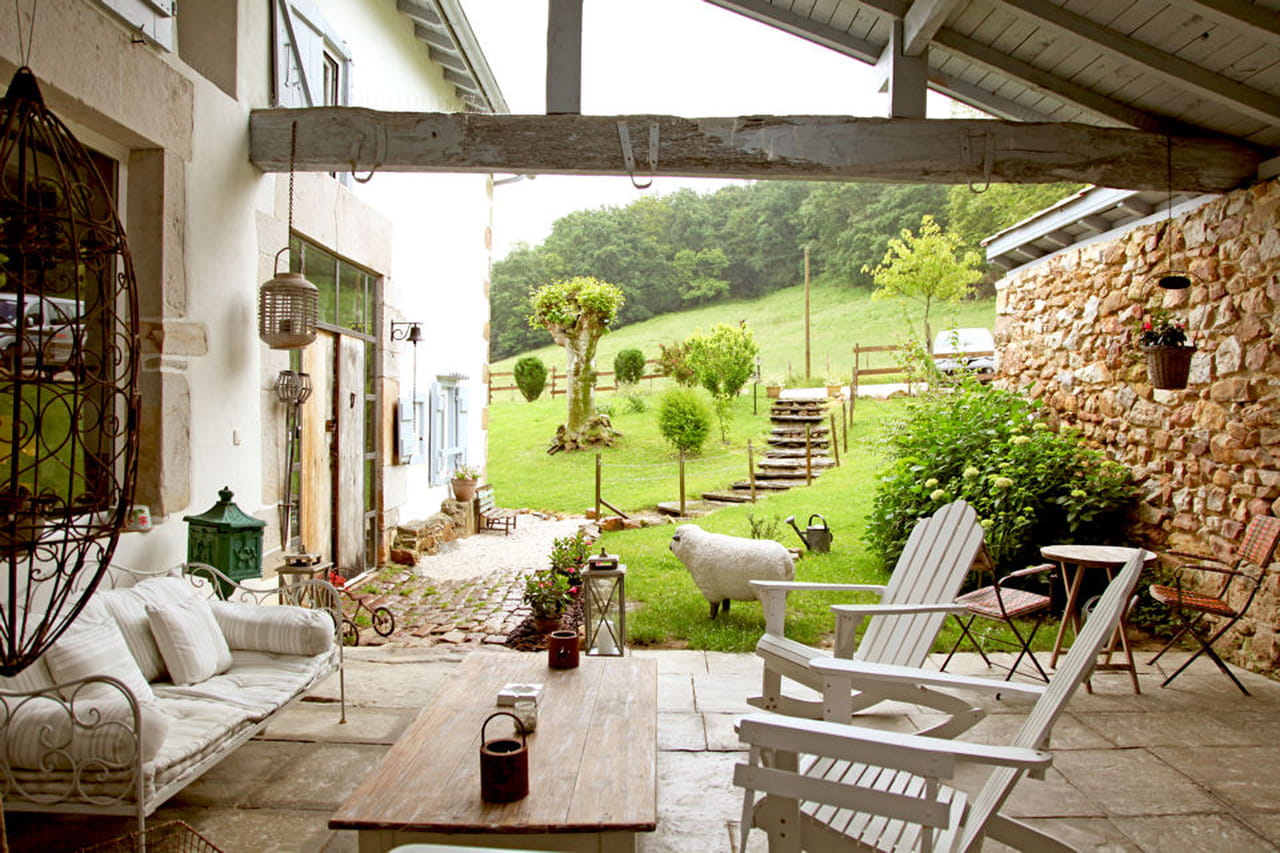 Passione per l'antiquariato in una casa colonica basca