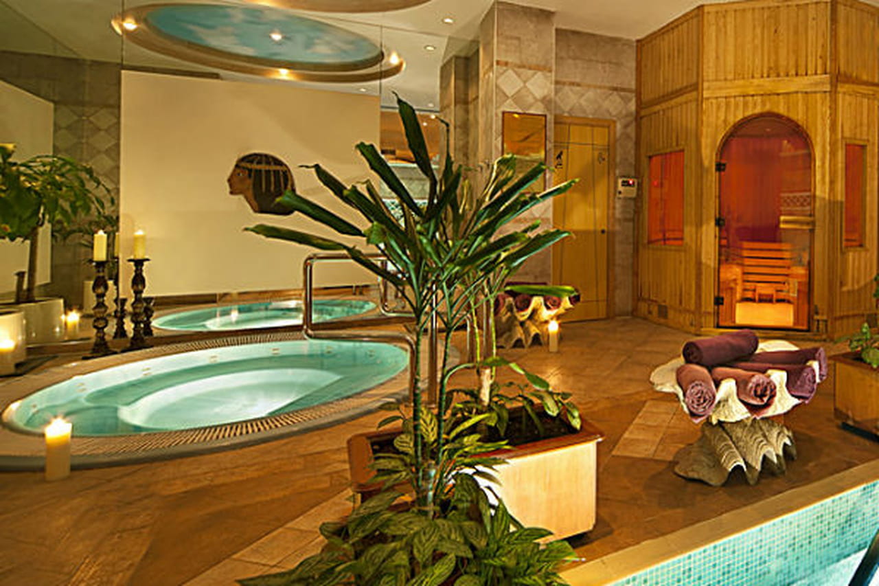 منتجع كليوباترا بمول وافي دبي Cleopatra�s Spa and Pharaohs� Club