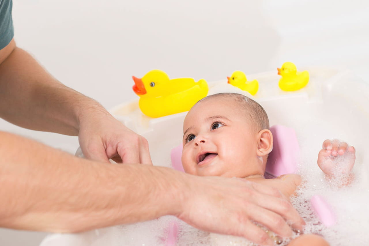 Il bagnetto del neonato: gesti e consigli per lavare un bambino Sognare di avere una bambina neonata