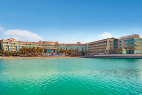 Al Raha Beach Hotel هدوءٌ، فخامةُ وجمال مترف!
