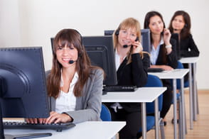 ماذا ترتدين الى الوظيفة؟ الثياب الكلاسيكية أو العملية؟