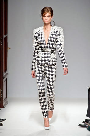 موضة الثمانينات تعود مع مجموعة Balmain لربيع وصيف 2013