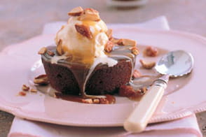 طريقة عمل البراونيز Brownies بالشوكولاته مع صلصة الكراميل من "حبة مسك"