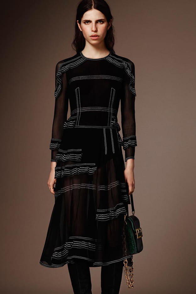 Burberry تطلق مجموعة أزياء رمضان