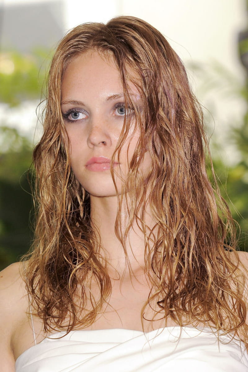 Acconciature Effetto Bagnato : Capelli Effetto Bagnato: Il Look Torna A Far Breccia Nel 2020-2021