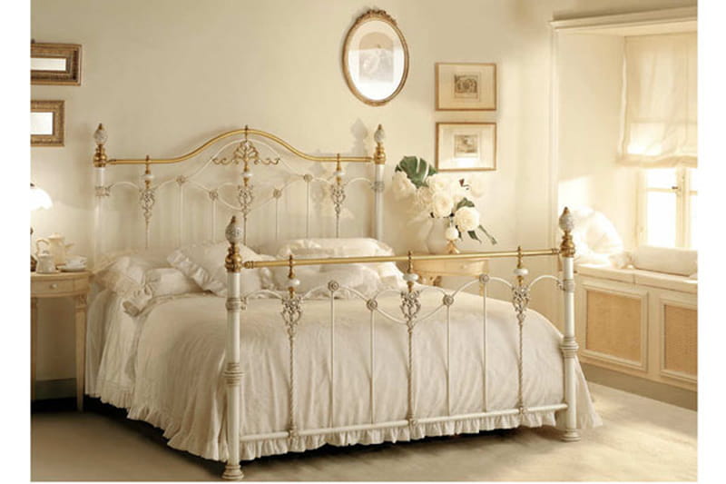 غرف النوم الفاخرة وعودة إلى الكلاسيكية الدافئة