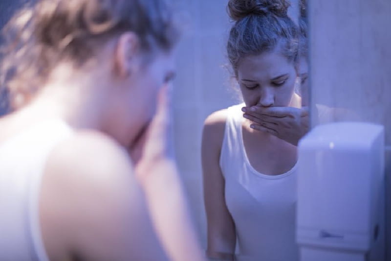 Sognare di vomitare o sognare le feci il significato del rinnovamento