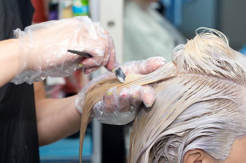 Come Decolorare I Capelli Senza Rovinarli