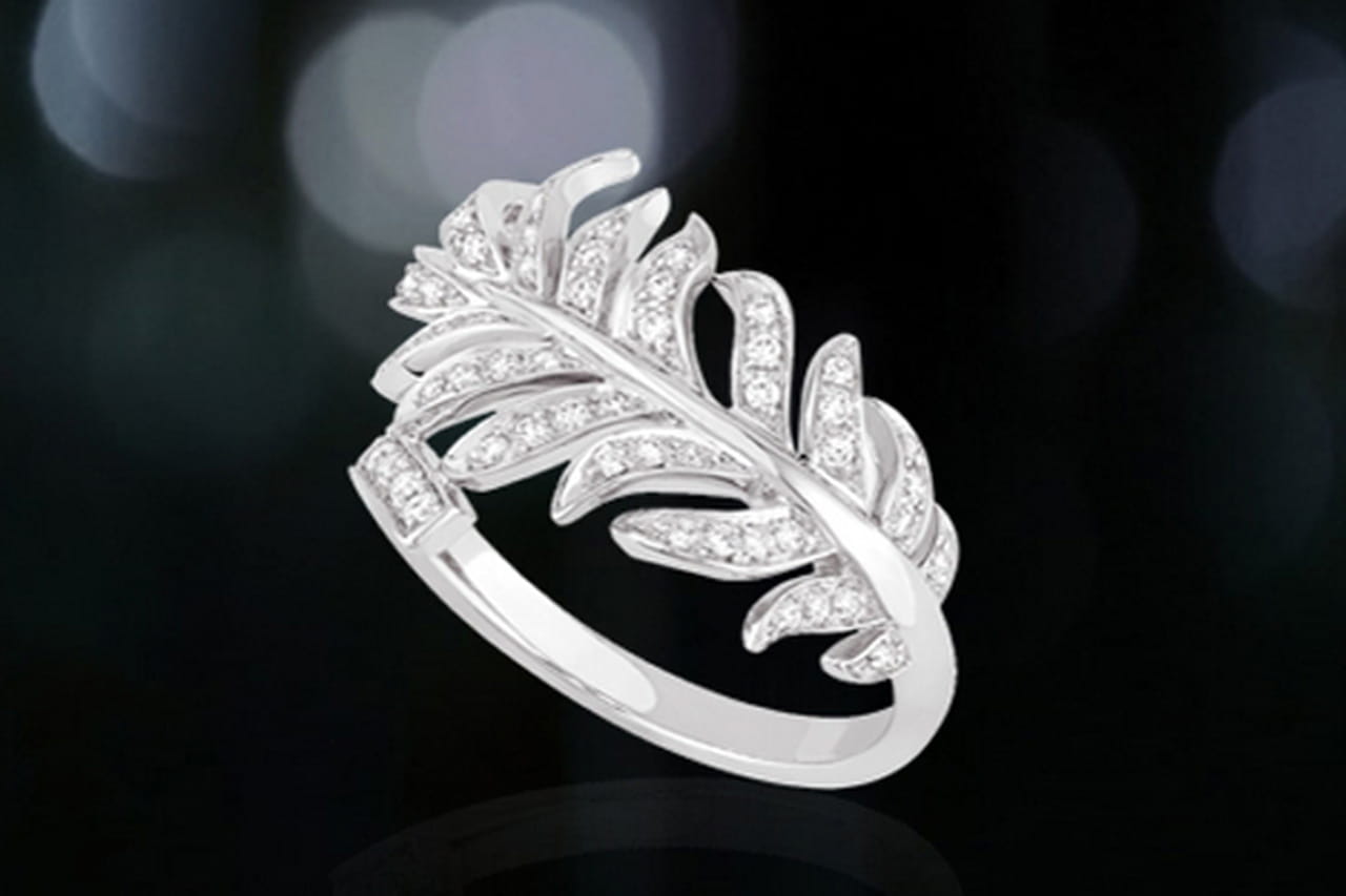 خفة الريشة في مجوهرات مفعمة بالرقي من شانيل