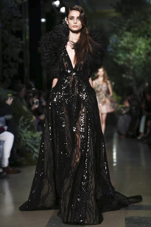 إيلي صعب يسحر باريس بمجموعته الراقية لصيف 2015