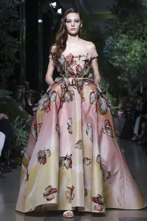 إيلي صعب يسحر باريس بمجموعته الراقية لصيف 2015