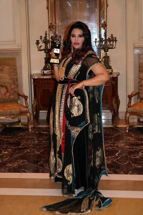 2014 أجمل فساتين الفنانات العربيات باللون الأسود!