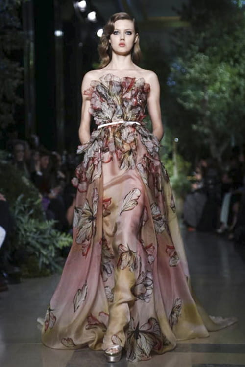 إيلي صعب يسحر باريس بمجموعته الراقية لصيف 2015