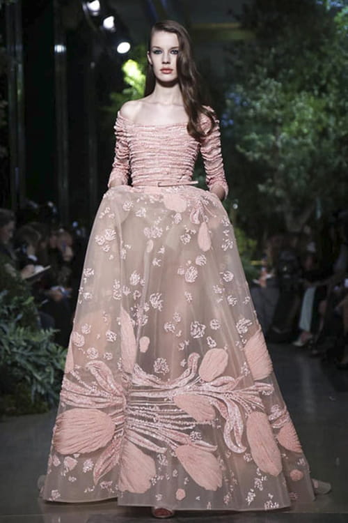 إيلي صعب يسحر باريس بمجموعته الراقية لصيف 2015